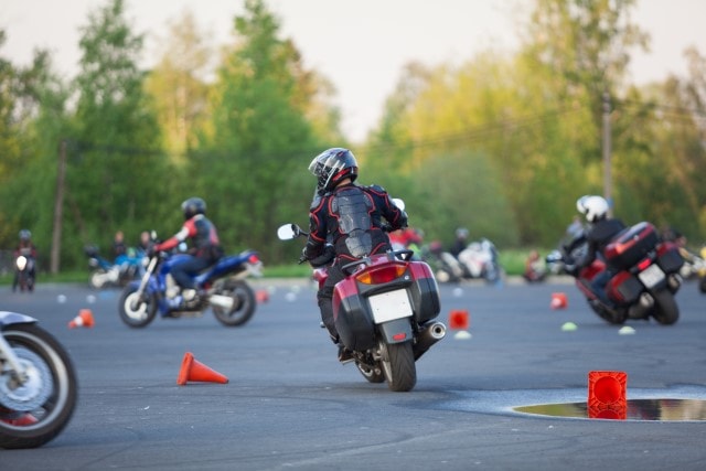 Beim Fahrsicherheitstraining lernen Sie, Ihr Motorrad in gefährlichen Situationen besser zu handeln.
