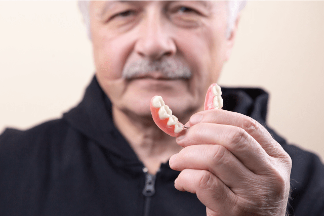 Gaumenplatte zahnersatz Eine Zahnprothese