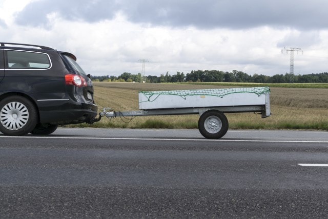 Für kleine, leichte Auto-Anhänger ist der Pkw-Führerschein gültig.