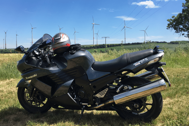 Motorrad fahren gilt als gefährlich.