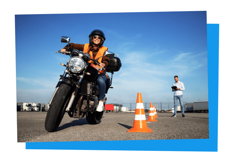 Motorradführerscheinstunde auf Trainingsplatz