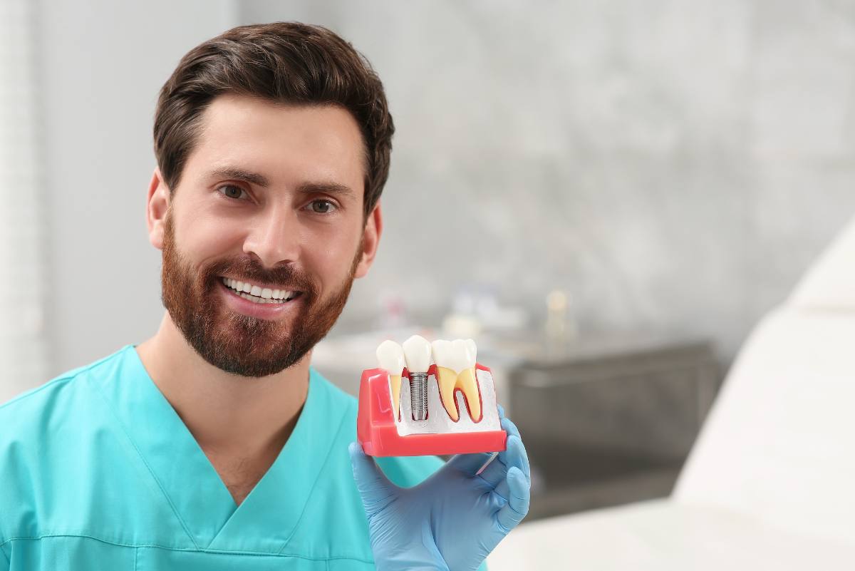 Zahnersatz - Kosten für Zahnkronen, Brücken und Implantate