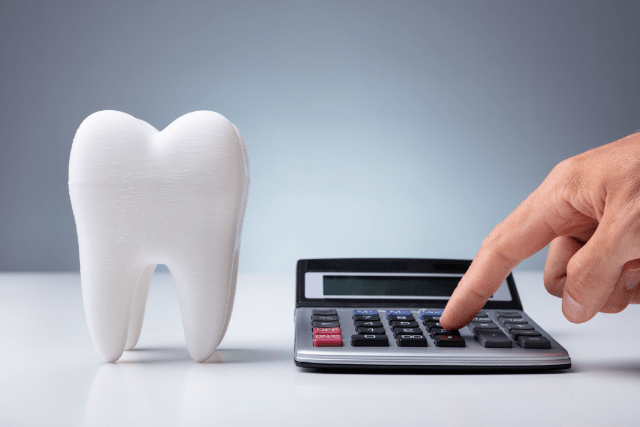 Zahnbrücke: Kosten und Arten für Ihren Zahnersatz bei einem oder mehreren fehlenden Zähnen.