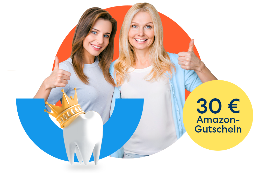 Zwei lächelnde Freundinnen, die den Daumen hochhalten neben einem gelben 30 € Amazon-Gutschein Störer und einem Backenzahn mit Krone