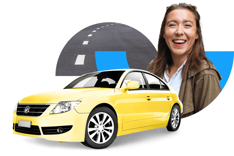 Lachende Frau neben einem gelbem Auto