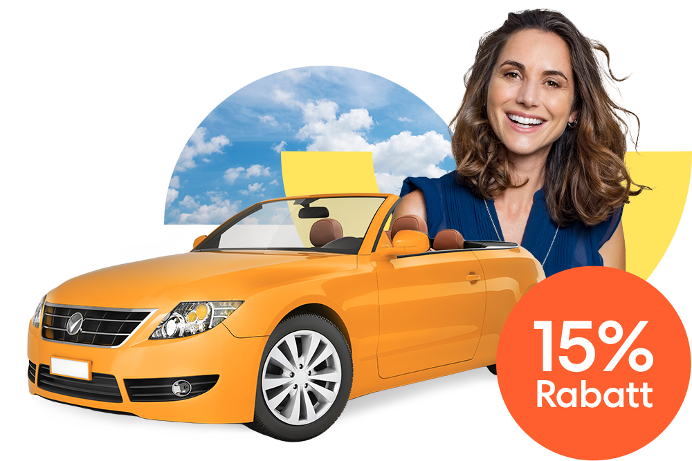 Lächelnde junge Frau neben einem orangen Cabrio und einem orangen 15 % Prozent Rabatt Störer