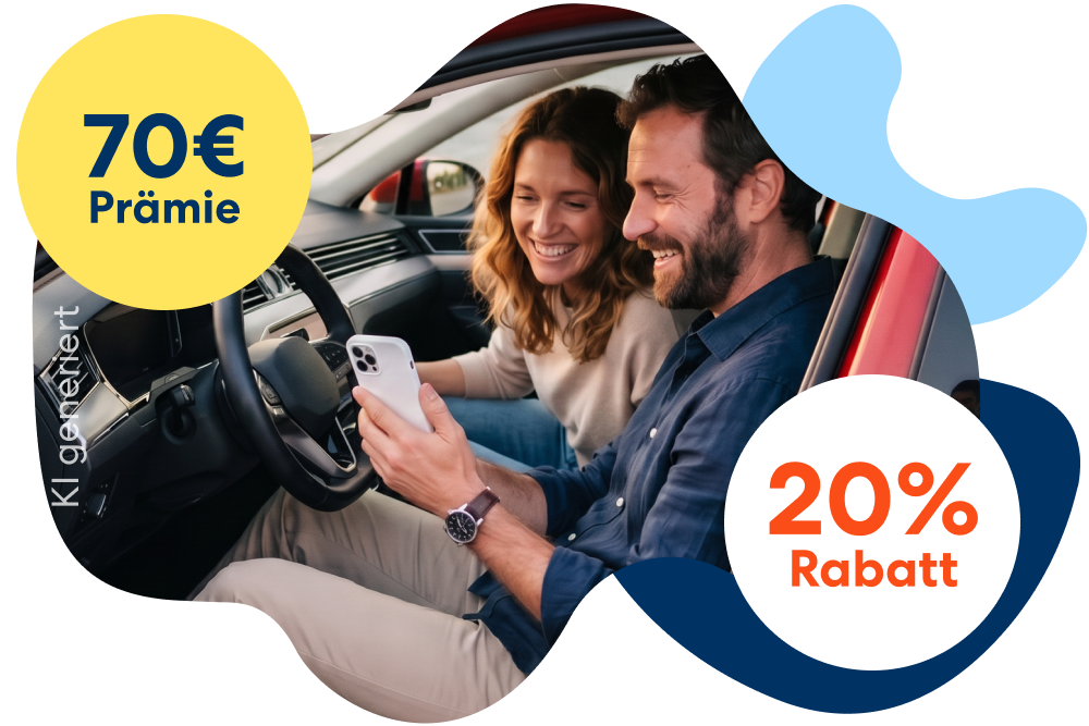 Ein Paar im Auto freut sich über die 70% Direkt Empfehler-Prämie und 20% Rabatt