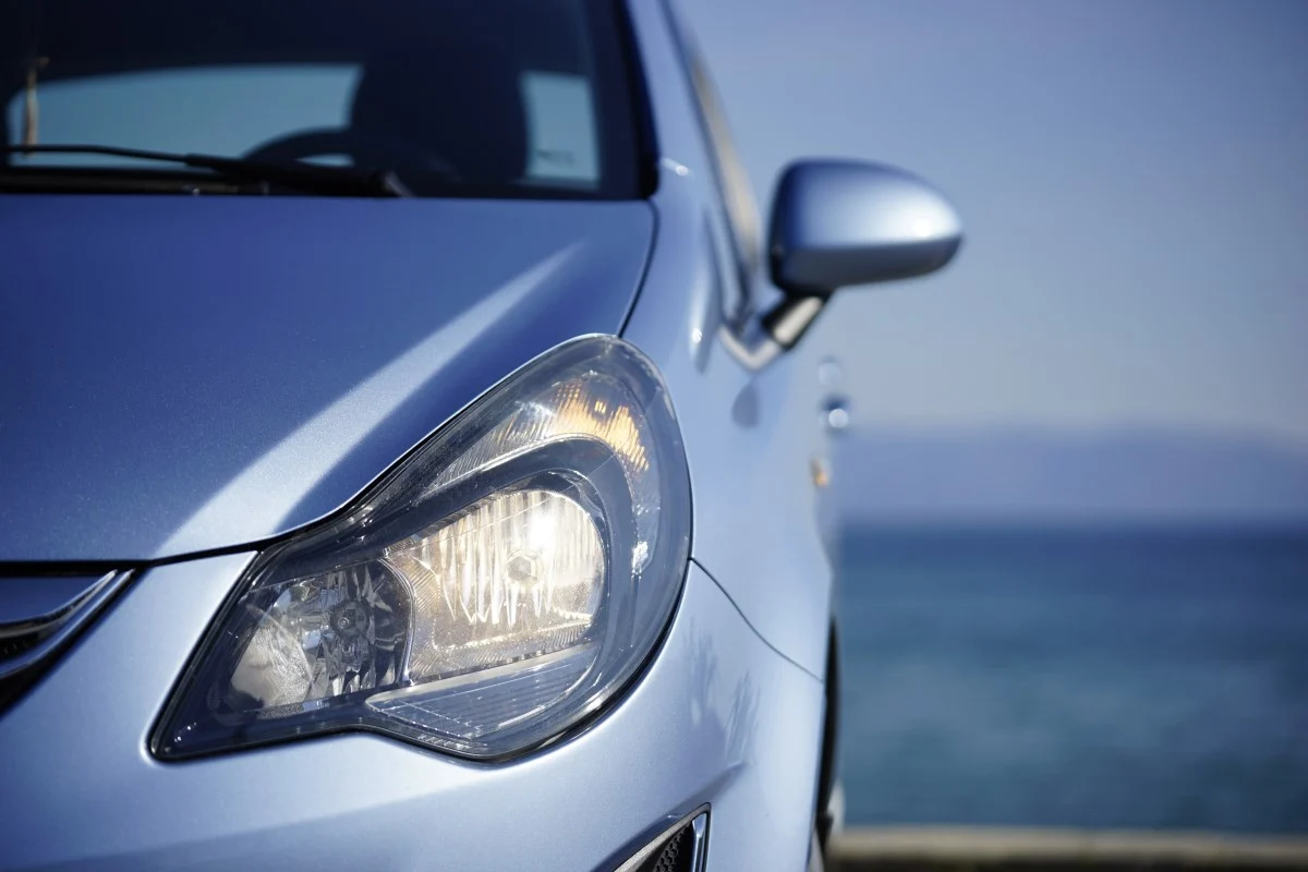 Ein neuer Opel Corsa von der Seite