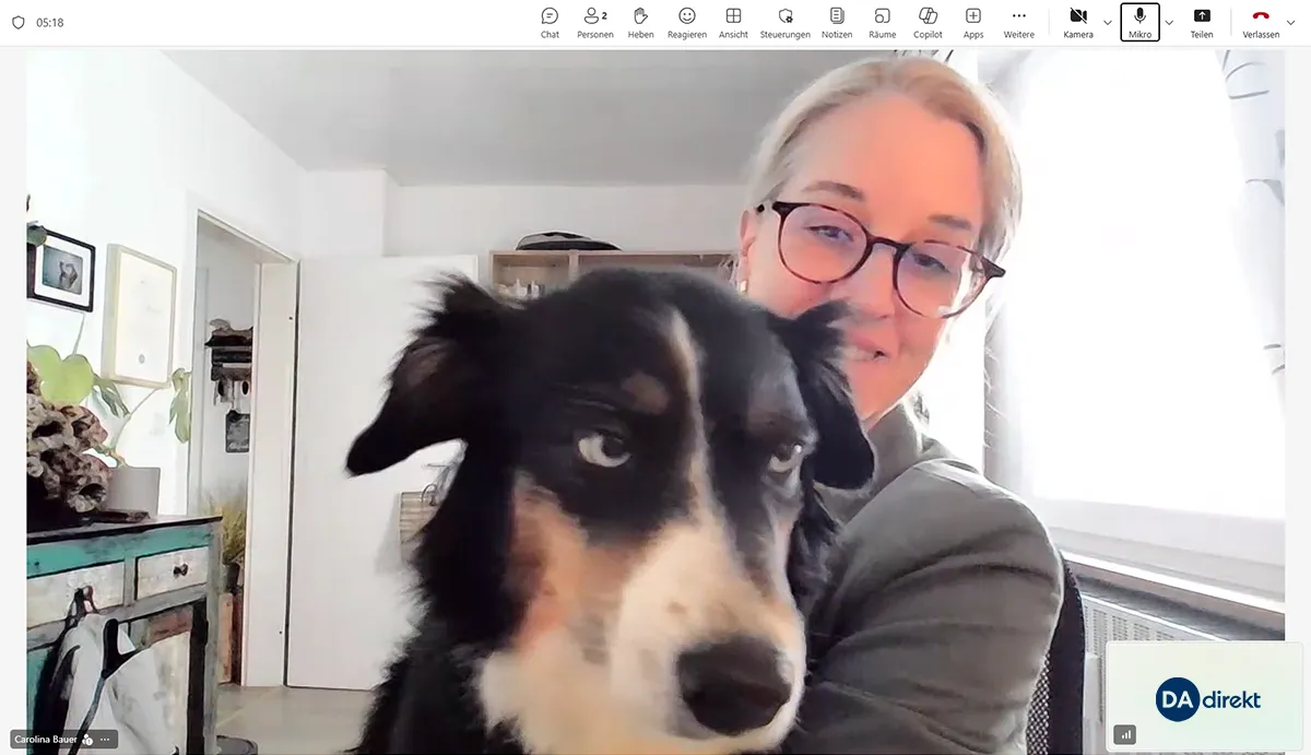 Dr. Carolina Bauer mit Hund Marie im Online-Interview