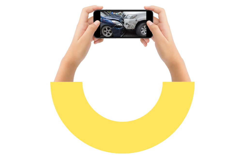 Schadenservice per Videotelefonie im Schadenfall: Autoschaden mit Smartphone begutachten lassen.
