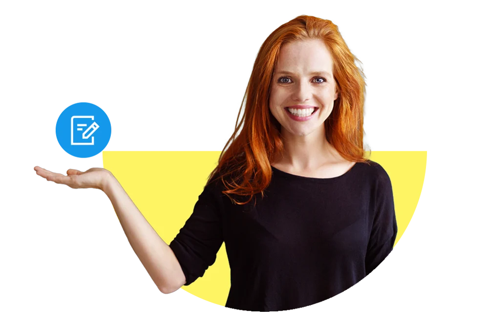 Lachende Frau mit einem blauen Vertragsservice Icon in der Hand